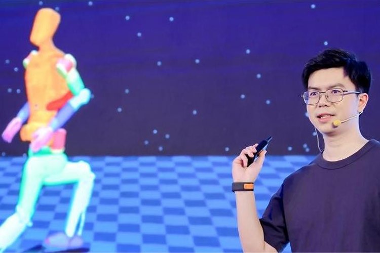 天才少年稚晖君优游ub8机器人走路进场！AI模型做大脑，目标售价20万以内